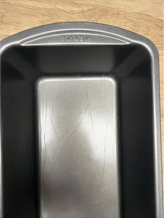 Baking Pans 3 Loaf Pans A Bake And Lift Pie Server & 2 Small 5” Pie Pans - Picture 2 of 15